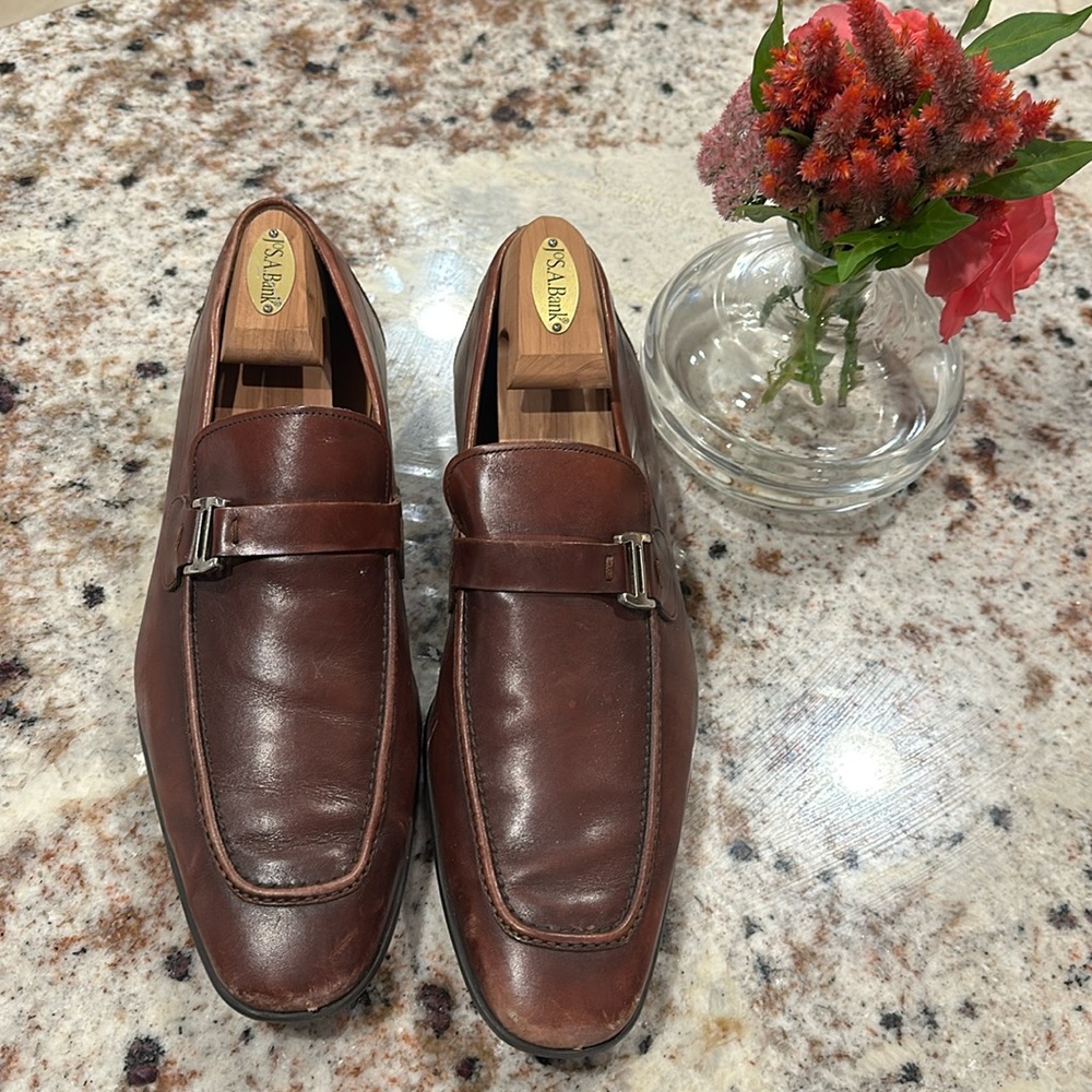 Magnanni brown shoe Worn but still in good condition because it's good leather